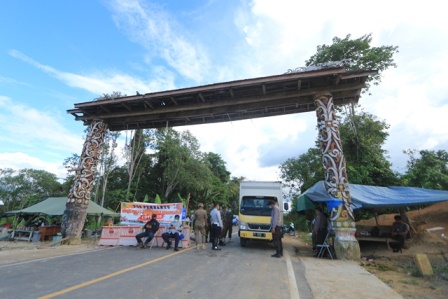 POSKO PERBATASAN: Tim Satuan Tugas (Satgas) Covid-19 Kabupaten Berau mendirikan posko di perbatasan Berau-Bulungan. Posko ini untuk melakukan pengawasan keluar masuk warga di wilayah Berau.
