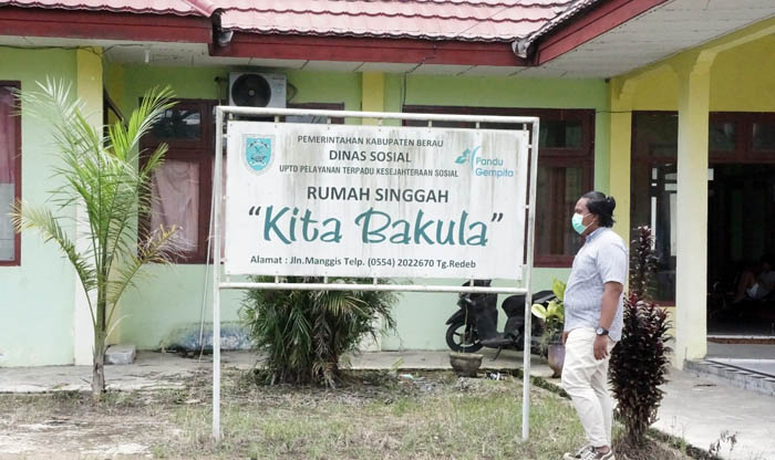 RUMAH SINGGAH: Dinas Sosial mengungsikan para korban kebakaran di Kelurahan Sambaliung di Rumah Singgah, Tanjung Redeb.