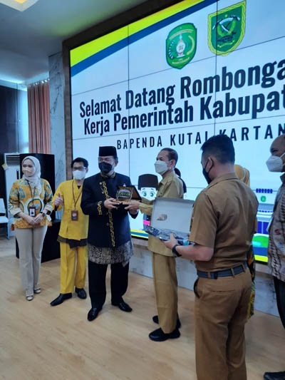 KUNKER: Sekkab Berau M Gazali, mendampingi jajaran Bapenda diterima pemerintah Kutai Kartanegara.