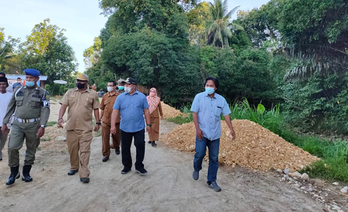 OPSI WISATA: Wabup Gamalis, meninjau Taman Sungai Dumaring. Itu diharapkan bisa menjadi tambahan magnet bagi wisatawan, untuk berkunjung ke daerah pesisir selatan Berau.