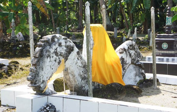 MAKAM BERSEJARAH: Makam nisan kuda yang merupakan satu di antara tiga objek bersejarah di Pulau Derawan.