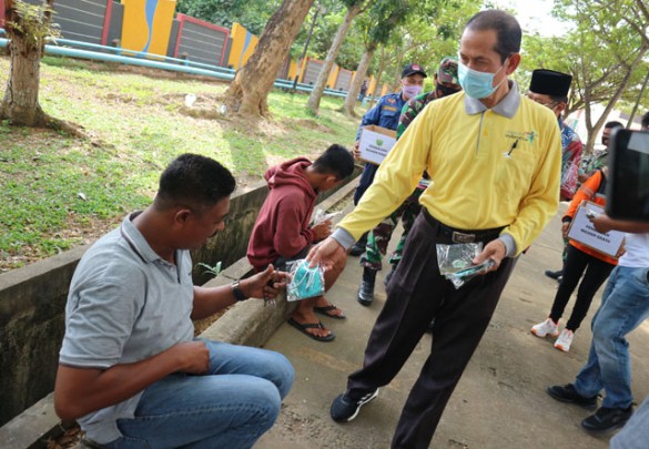PROKES TETAP DIUTAMAKAN: Meski tambahan kasus Covid baru tergolong rendah, masyarakat diminta tidak langsung terlena dan tetap mengutamakan penerapan prokes untuk kasus baru bermunculan lagi.