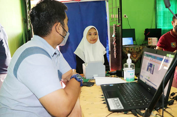 JEMPUT BOLA: Program jemput bola menjadi andalan Disdukcapil Berau untuk merekaman data kependudukan masyarakat yang sudah diwajibkan memiliki KTP.