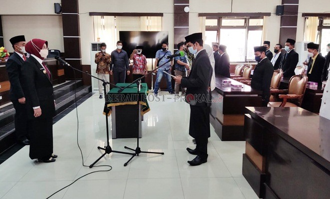 PELANTIKAN: Bupati Berau Sri Juniarsih, melantik 120 pejabat eselon III dan IV, dalam mutasi yang dilaksanakan kemarin (4/11).