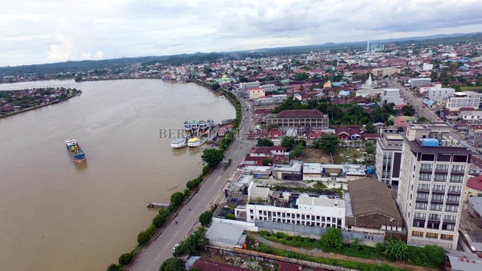 MASIH ZONA KUNING: Tanjung Redeb salah satu wilayah yang masih berstatus zona kuning dengan 4 kasus aktif. Tampak suasana Tanjung Redeb melalui foto udara.
