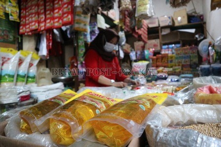 HET TERBARU: Kemendag telah menetapkan harga eceran tertinggi (HET) terbaru minyak goreng. Aturan ini akan diberlakukan mulai 1 Februari mendatang.