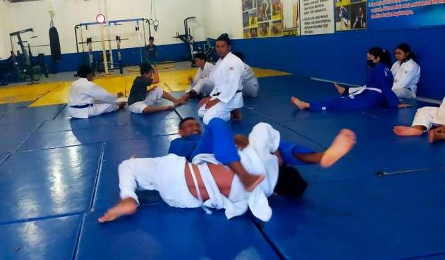 JADIKAN PERSIAPAN: Atlet judo saat jalani latihan rutin untuk persiapan menghadapi ajang-ajang tahun ini.