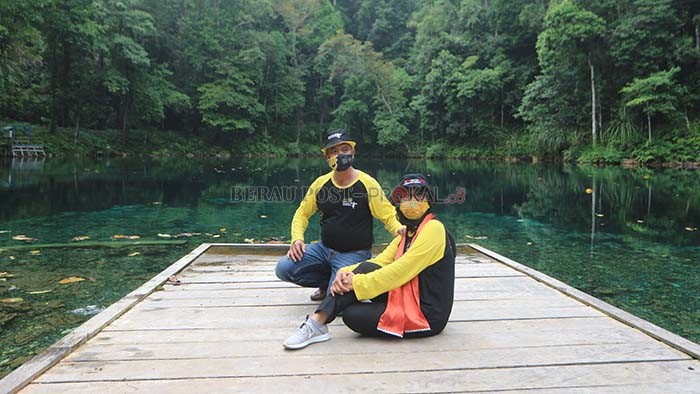 KEMBANGKAN PARIWISATA: Anggota DPR RI Hetifah Sjaifudian saat berada di Labuan Cermin, Kecamatan Bidukbiduk. Pemerintah terus berupaya mengembangkan sektor pariwisata agar lebih baik lagi.
