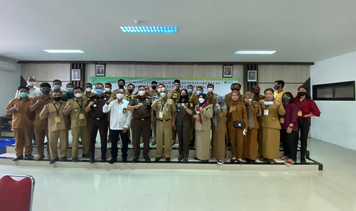 KERJA SAMA: Badan Penyelenggara Jaminan Sosial Ketenagakerjaan (BPJAMSOSTEK) Berau usai menggelar kegiatan Penguatan Kepatuhan Program Jaminan Sosial Ketenagakerjaan bersama Kejari Berau, Senin (28/3).