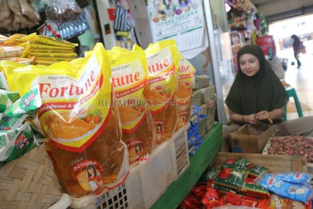 PENUHI PERMINTAAN MASYARAKAT: Pemkab Berau melalui Diskoprindag terus berupaya mendatangkan minyak goreng untuk memenuhi kebutuhan masyarakat Berau.