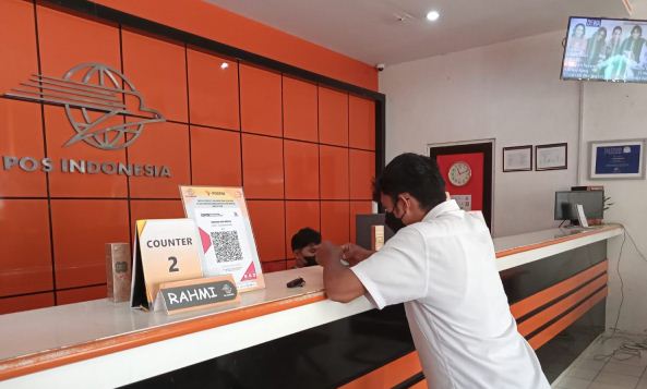 MENINGKAT: PT Pos Indonesia Cabang Tanjung Redeb, yang berada di Jalan Pemuda saat ini mengalami peningkatan jumlah pengiriman.