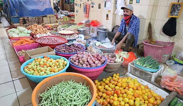 HARGA NAIK: Harga kebutuhan dapur terus mengalami kenaikan menjelang perayaan Iduladha.