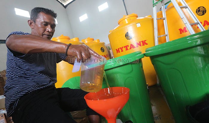 ATURAN PUSAT: Pemkab Berau memprioritaskan penjualan minyak goreng curah bagi pelaku UMKM. Nantinya, pembelian minyak goreng curah tersebut harus menggunakan aplikasi PeduliLindungi.