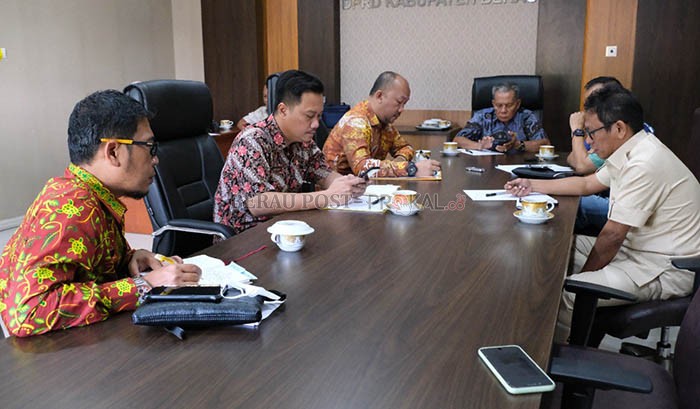 HARUS SESUAI TAHAPAN: Suasana rapat kerja Komisi III bersama DPUPR dan BPKAD Berau, terkait rencana pembangunan rumah sakit baru kemarin.
