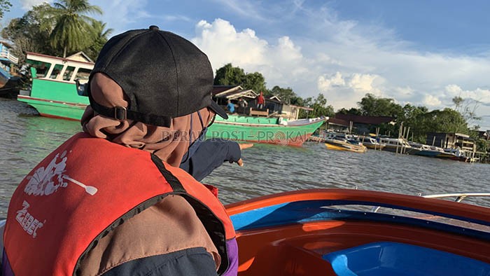 PROSES PENCARIAN: Tim gabungan melakukan pencarian di air dan di darat terhadap Reandy Alvino (13) yang hilang sejak Senin (25/7).