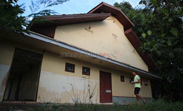 AKAN DIMAKSIMALKAN: Bangunan yang ada di Teluk Bayur salah satunya bangunan kamar bola akan dibuat menjadi objek wisata, agar bisa meningkatkan PAD Kabupaten Berau.