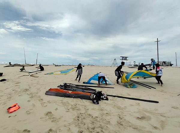 UNTUK HADAPI PORPROV: Sejumlah atlet cabor layar saat melakukan latihan perdana di Pulau Gusung Sanggalau, Kecamatan Pulau Derawan, Sabtu dan Minggu.