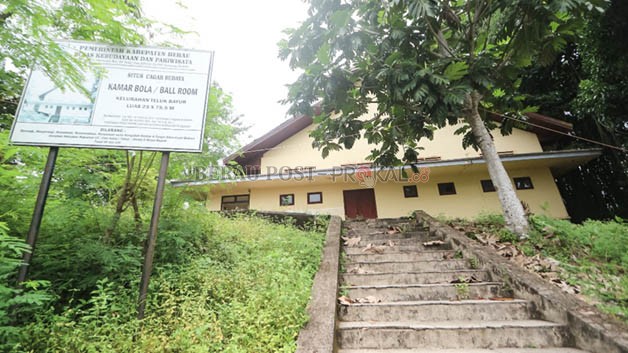 BAKAL DIKELOLA: Gedung kamar bola di Kelurahan Teluk Bayur akan dikelola Disbudpar sebagai objek wisata sejarah.