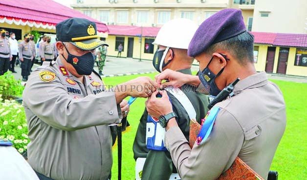 APEL: Kapolres Berau AKBP Shindu Brahmarya memimpin apel Operasi Zebra Mahakam 2022 di Mapolres Berau, kemarin.