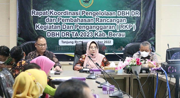 DANA REBOISASI: Bupati Berau Sri Juniarsih, memimpin Rakor Pengelolaan DBH-DR dan pembahasan RKP DBH-DR Tahun Anggaran 2023 Kabupaten Berau, kemarin.