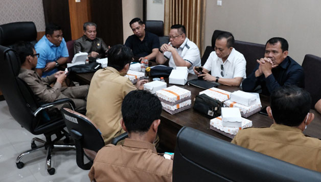 BAHAS JEMBATAN KELAY: Komisi III DPRD Berau saat menggelar RDP dengan DPUPR Berau membahas pembangunan Jembatan Kelay III.