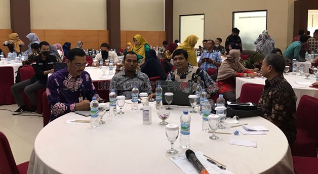 SOSIALISASI: Dinas Pendidikan dan Kebudayaan Kaltim menyosialisasikan PERKI 1 tahun 2021 tentang standar layanan informasi publik bagi kepala sekolah dan bendahara SMA, SMK, SLB negeri/swasta se-Kaltim, kemarin (27/10).