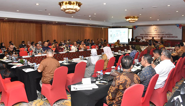 RAPAT KOORDINASI: Ketua DPRD Kaltim Hasanuddin Masud, bersama Wakil Ketua DPRD Kaltim Muhammad Samsun menghadiri Rakor ADPSI dan ASDEPSI, di Hotel Borobudur Jakarta, Selasa (25/10).