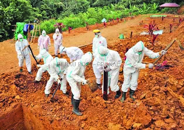 AKAN DIROMBAK: Petugas Satgas Covid-19 akan direvisi seiring adanya teguran BPK, karena besarnya anggaran yang dikeluarkan untuk honor petugas.