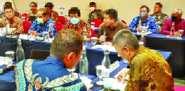 LAKUKAN PENJAJAKAN: Kepala DPMPTSP Kaltim Puguh Harjanto menindaklanjuti rencana pelebaran sayap bisnis perusahaan kaca dengan bertemu perwakilan Xinyi Glass Holdings Ltd.