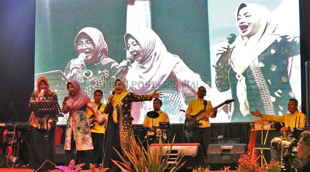 WELCOME PARTY: Pelaksanaan Welcome Party Porprov VII Kaltim yang digelar di Halaman Kantor Bupati, Jalan APT Pranoto, Tanjung Redeb, Kemarin (25/11).