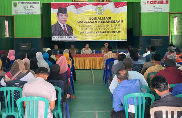 SOSIALISASI KEBANGSAAN: Makmur HAPK saat menggelar Sosbang di Kampung Batu-Batu, Gunung Tabur, Senin (28/11).