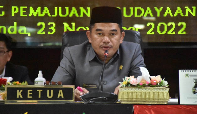 SARANKAN MERGER: Ketua DPRD Kaltim Hasanuddin Mas’ud, menyarankan adanya merger untuk Perusda Kaltim yang hanya menjadi beban bagi keuangan daerah.
