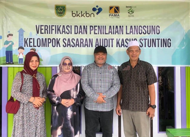 TEKAN KASUS STUNTING: Wabup Berau sekaligus Ketua Tim TPPS Berau, Gamalis, saat melakukan kunjungan ke salah satu Posyandu, beberapa waktu lalu.