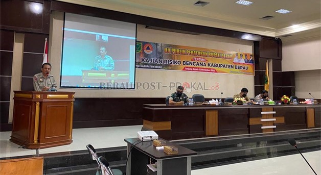 UJI PUBLIK: Kepala Pelaksana BPBD Berau, Thamrin memberikan sambutan sekaligus memaparkan potensi bencana yang dapat  terjadi di 2023 saat Uji Publik Peraturan Bupati tentang Kajian Risiko Bencana Kabupaten Berau, kemarin.