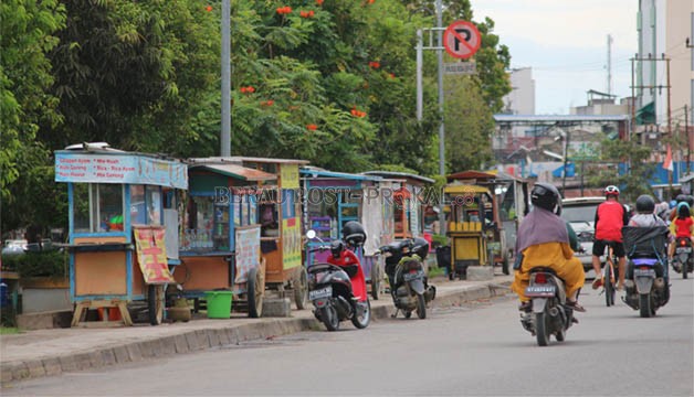 PUSAT UMKM: Jalan Pulau Derawan adalah salah satu lokasi yang dijadikan pusat Usaha Mikro Kecil dan Menengah (UMKM) oleh Pemerintah Kabupaten (Pemkab) Berau.