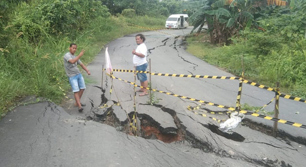 TANAH LABIL: Salah satu akses penghubung Sambaliung-Bangun ambles, membuat jalan harus ditutup sementara.