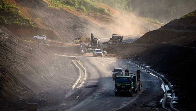 OTORITA IKUT MENGAWAL: Proyek jalan lingkar untuk menunjang logistik pemindahan IKN terus berprogres.