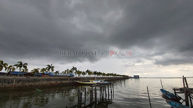WASPADA: BMKG Berau mengimbau masyrakat agar waspadai cuaca ekstrem pada malam hingga dini hari menjelang akhir tahun.