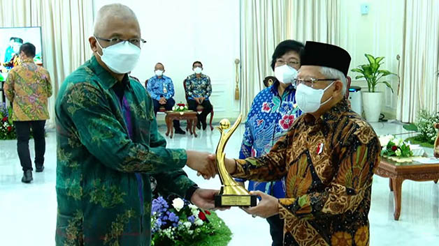 KOMITMEN LINGKUNGAN: Wakil Presiden Republik Indonesia KH Ma