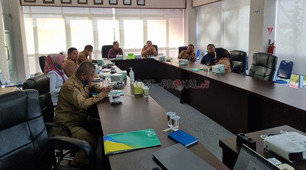 BAHAS KERJA SAMA: BPJS Ketenagakerjaan mengundang Bagian Kesra, Bagian Hukum dan jajaran, Bagian Tata Pemerintahan, serta Bapelitbang Berau dalam pertemuan membahas draft perjanjian tentang kepesertaan program jaminan sosial bagi pekerja keagamaan.