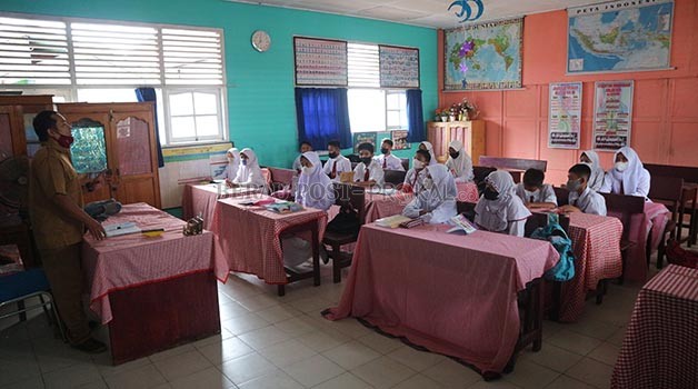 PUNYA PERAN PENTING: Keberadaan honorer maupun PTT untuk sektor pendidikan di Berau masih cukup penting. Lebih dari 2.000 tenaga pendidikan yang ada masih menyandang status tersebut.