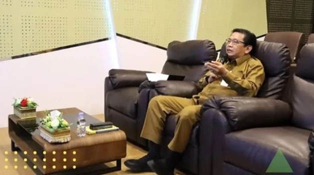 WEBINAR: Terlihat Sekwan M Ramadhan saat mengikuti Webinar.