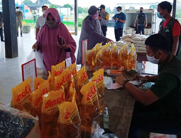 STABILKAN HARGA: Perum Bulog akan mengadakan pasar murah bersama Diskoperindag untuk menjual sembako dan beras.