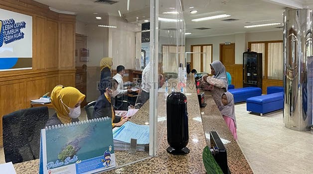 PENUKARAN UANG: Bankaltimtara ditunjuk sebagai pengelola kas titipan Bank Indonesia (BI) sebanyak Rp 180 miliar untuk penukaran saat Idulfitri.