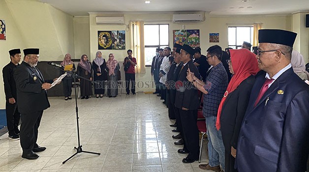 DILANTIK: 20 Kepala Satuan Pendidik atau Kepala Sekolah tingkat Dasar dan Menengah Pertama dilantik Wakil Bupati Berau Gamalis, Selasa (6/6).