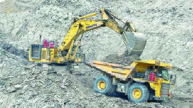 MASIH EKSIS: Aktivitas pertambangan baru bara di PT Supra Bara Energi. Dalam aktivitas pertambangan, perusahaan yang beroperasi sejak 2009 lalu ini, terus menerapkan sistem keamanan yang ketat untuk melindungi karyawannya.