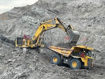 MASIH EKSIS: Aktivitas pertambangan baru bara di PT Supra Bara Energi. Dalam aktivitas pertambangan, perusahaan yang beroperasi sejak 2009 lalu ini, terus menerapkan sistem keamanan yang ketat untuk melindungi karyawannya.