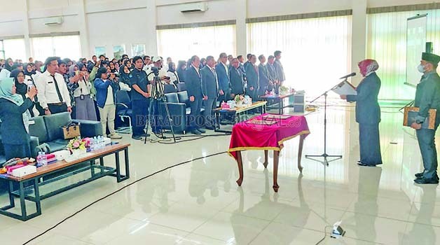 DILANTIK: Sebanyak 512 P3K dilantik dan diambil sumpahnya oleh Bupati Berau Sri Juniarsih Mas, Rabu (27/7).