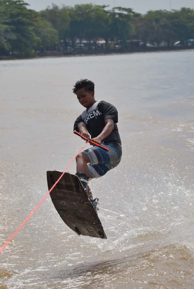 TERUS BERLATIH: Saat ini para atlet dari Cabor Ski Air masih terus melaksanakan latihan untuk mempersiapkan diri.