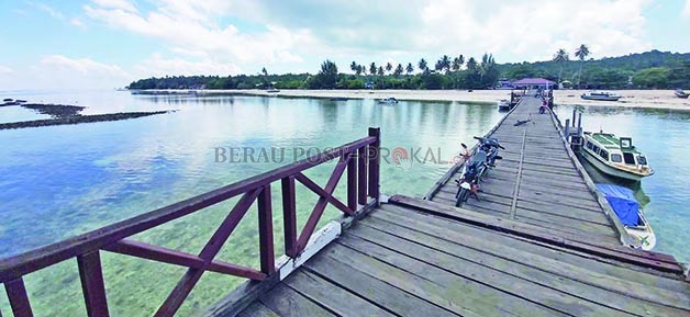 TAK SEMUA MENDAPATKAN AIR BERSIH: Sebagai wilayah wisata andalan, masih ada kampung di pulau wisata yang belum merasakan pasokan air bersih dari pemerintah.